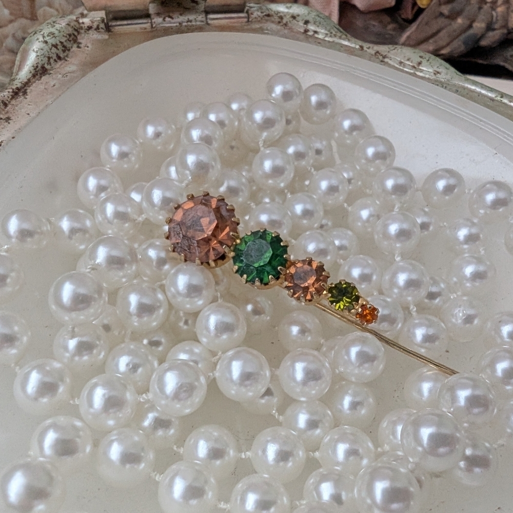 Elegant Green and Gold Brooch